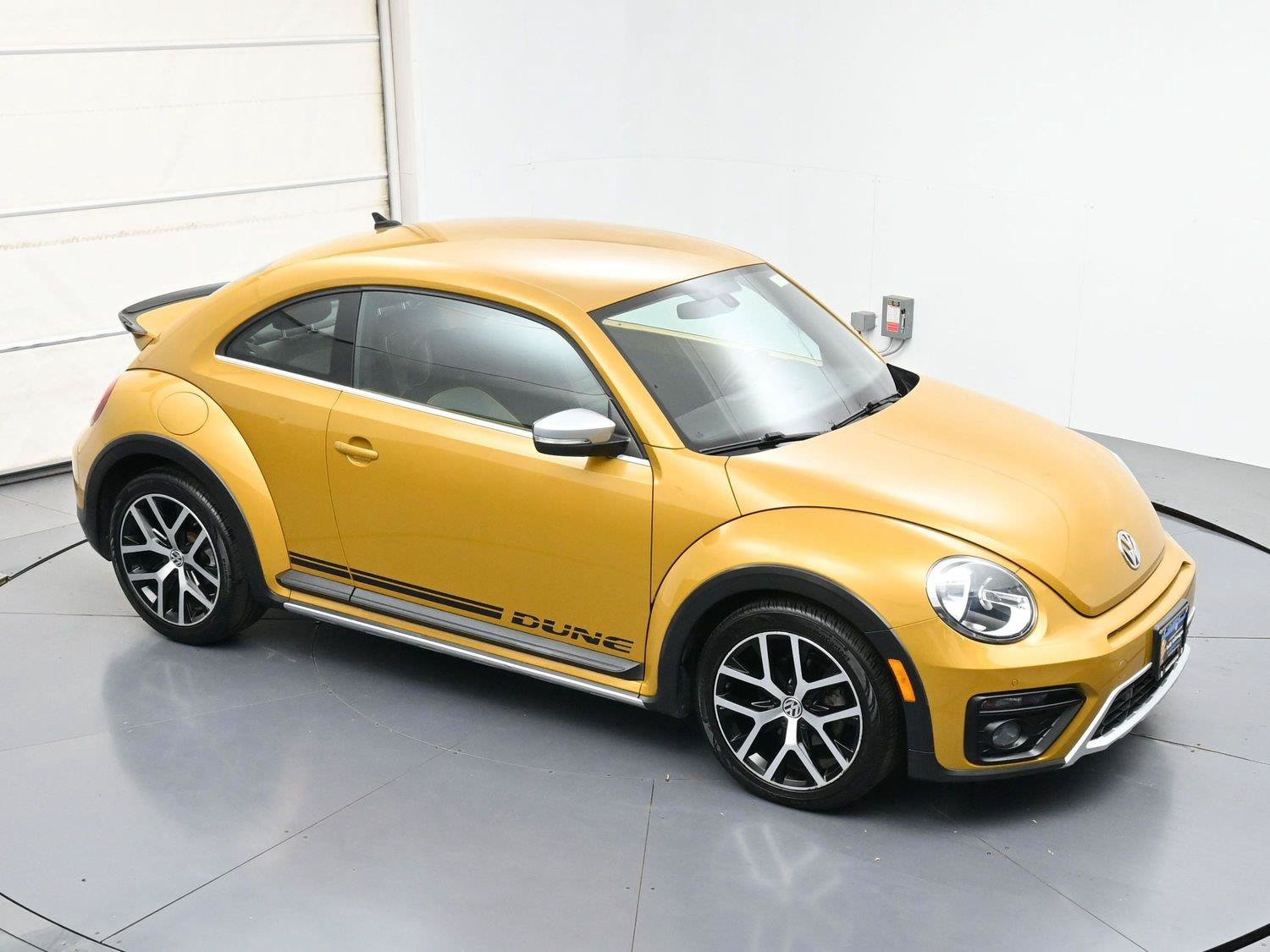 Used 2017 Volkswagen Beetle 1.8T Dune FWD image 38