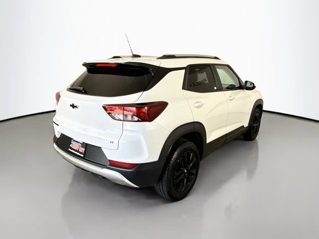 Used 2022 Chevrolet TrailBlazer LT w/ LPO, Blackout Package FWD image 7