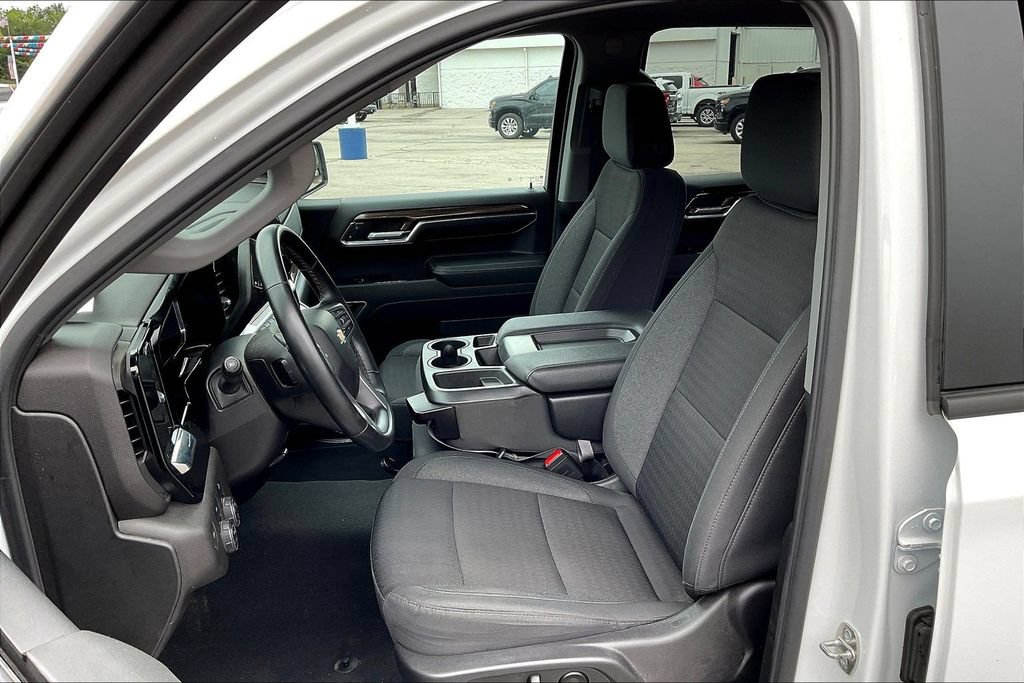 Used 2023 Chevrolet Silverado 1500 LT AWD/4WD image 23