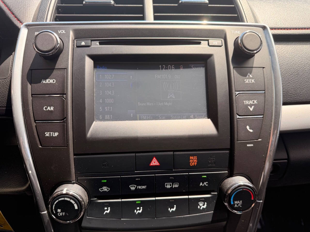 Used 2017 Toyota Camry SE FWD image 26