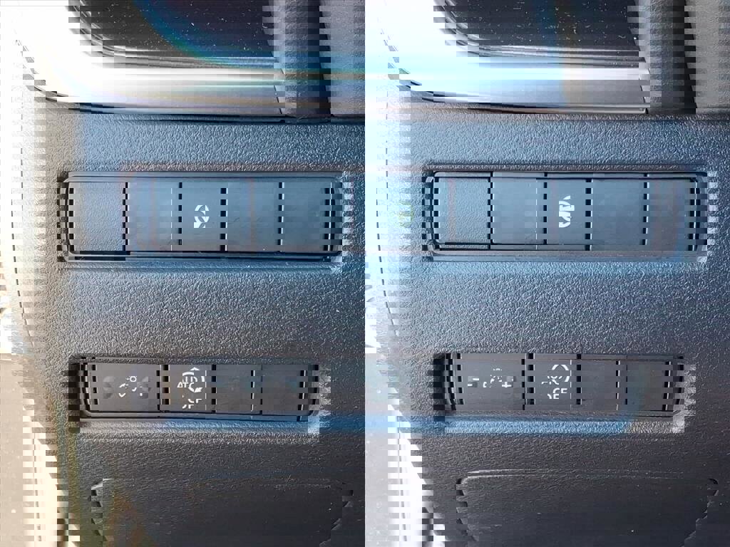 Used 2023 Nissan Rogue SV image 14