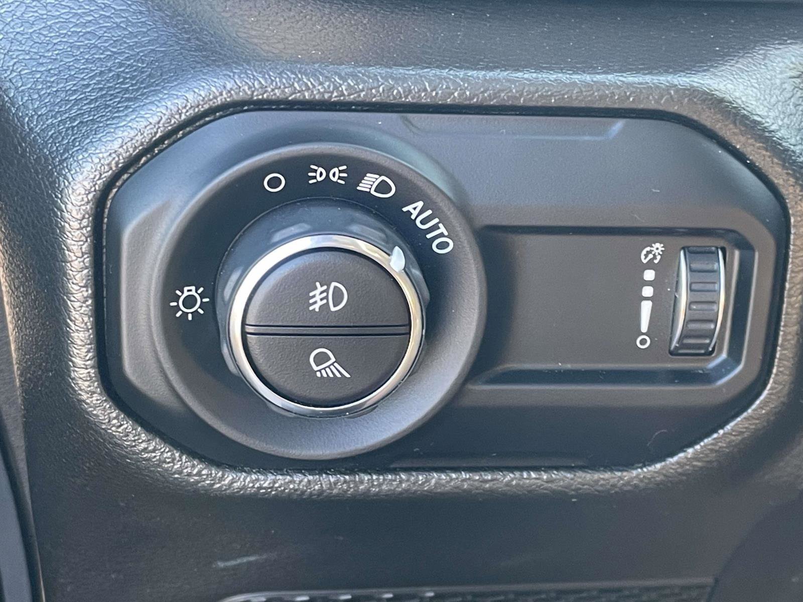 Used 2023 Jeep Gladiator Sport AWD/4WD image 24