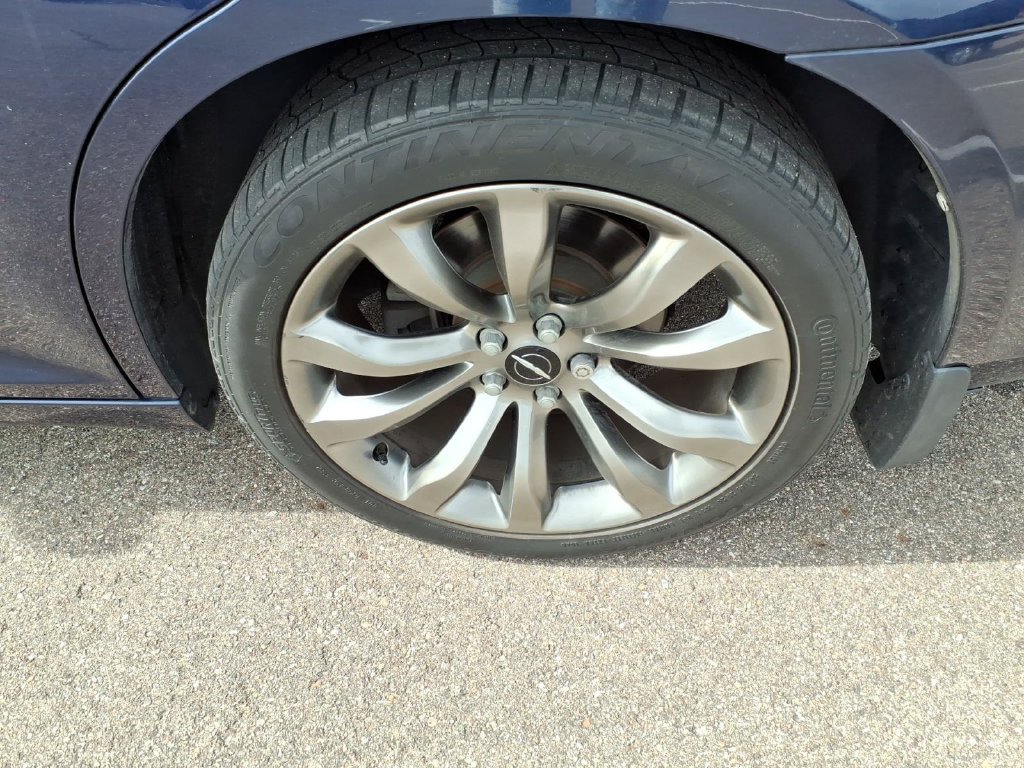 Used 2014 Chrysler 300 S RWD image 8