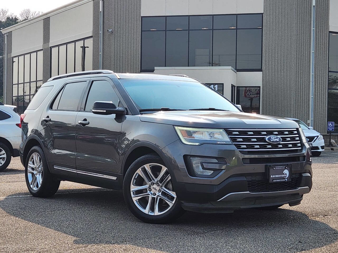 Used 2016 Ford Explorer XLT w/ Equipment Group 202A image 33