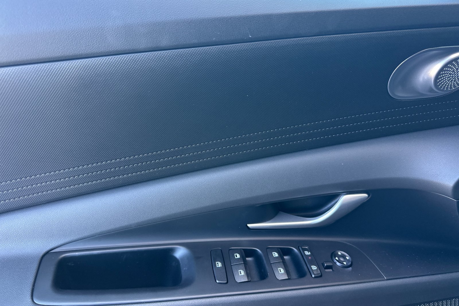 New 2026 Hyundai Elantra Hybrid FWD image 12