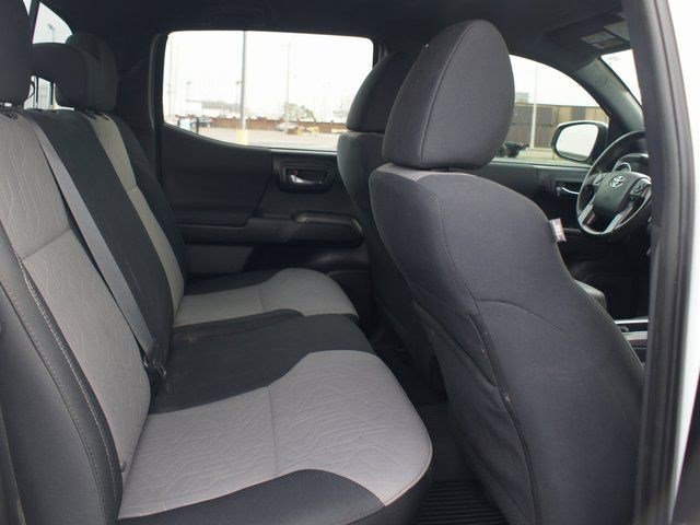 Used 2020 Toyota Tacoma TRD Sport w/ Technology Package image 18