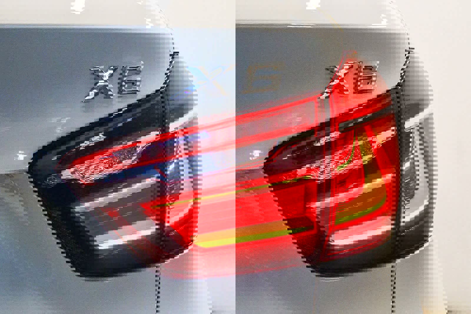 Used 2018 BMW X6 xDrive50i w/ Premium Package image 11