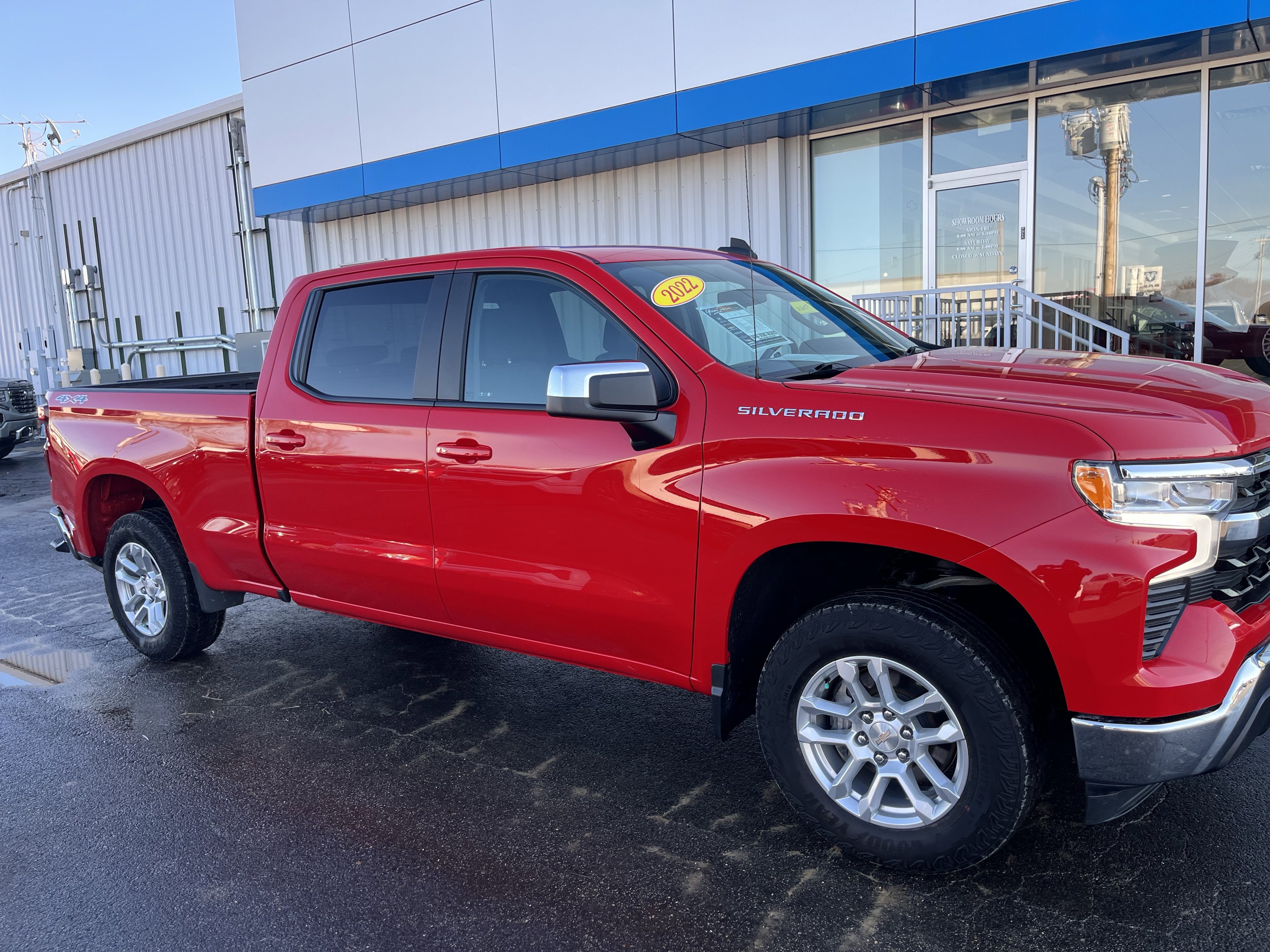 Used 2022 Chevrolet Silverado 1500 LT AWD/4WD image 8