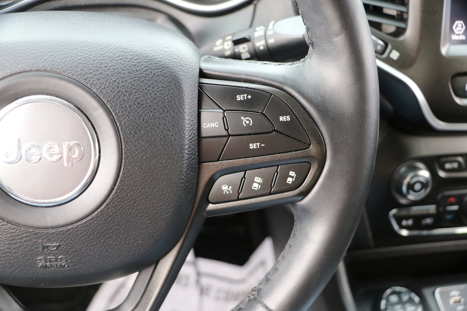 Used 2019 Jeep Cherokee Trailhawk AWD/4WD image 18
