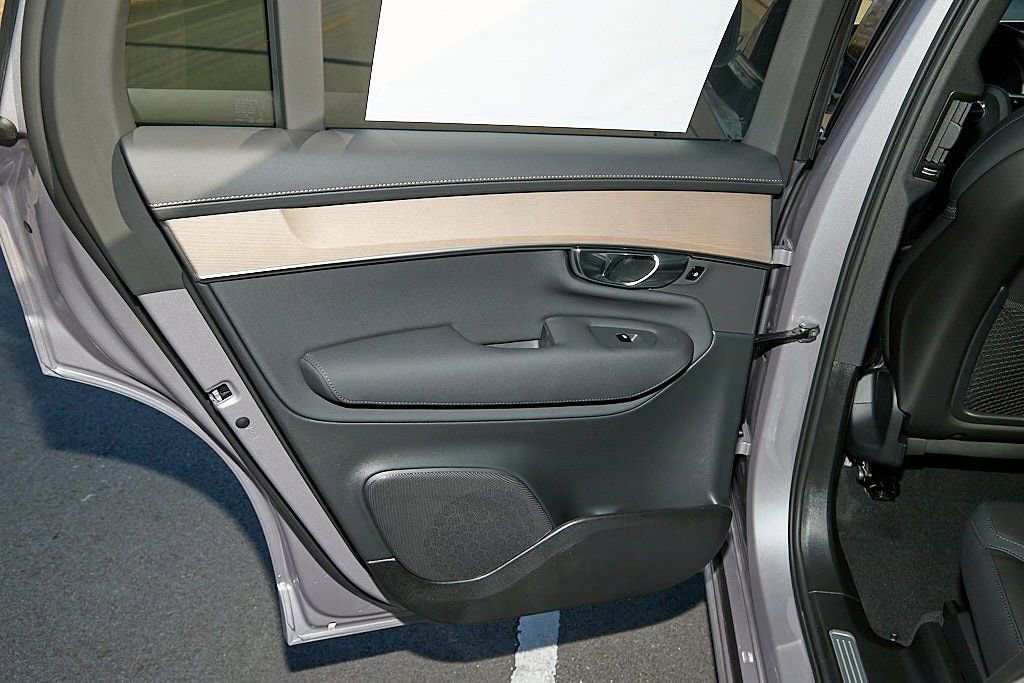 New 2026 Volvo XC90 B6 Plus w/ Protection Package image 17