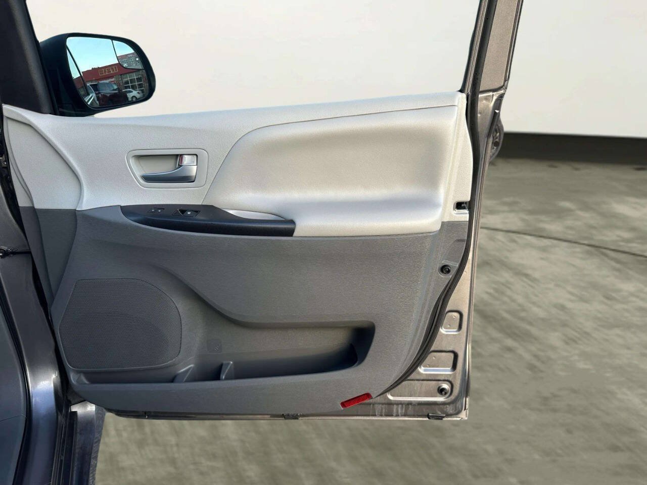 Used 2020 Toyota Sienna LE FWD image 20