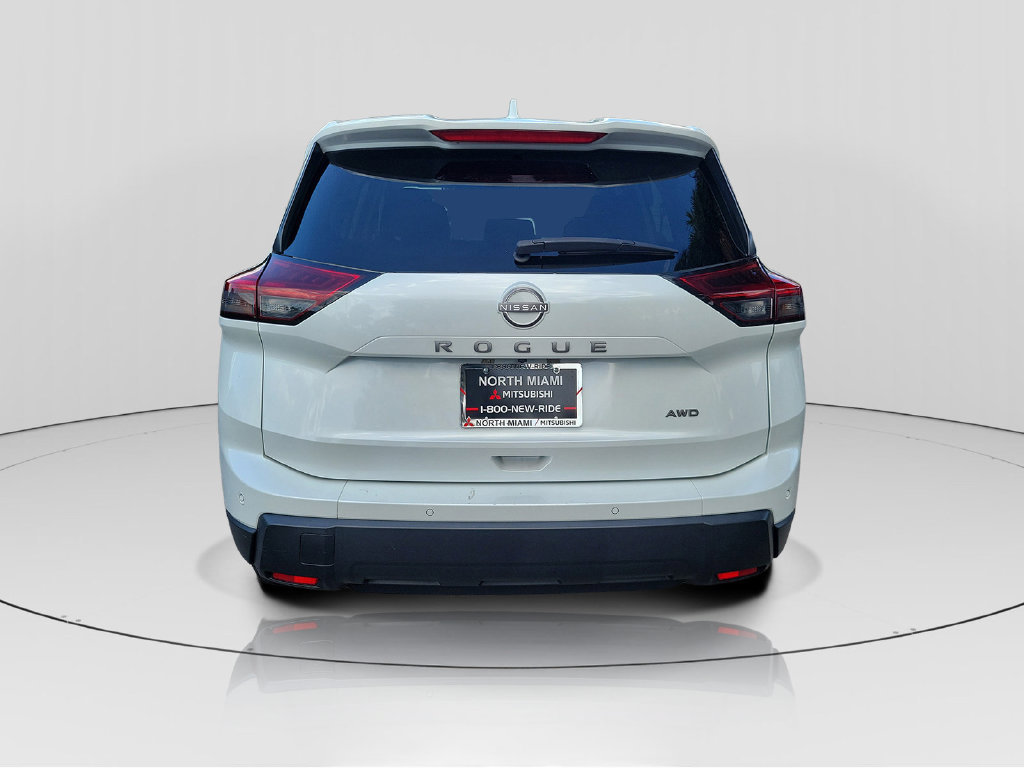 Used 2025 Nissan Rogue SV AWD/4WD image 6