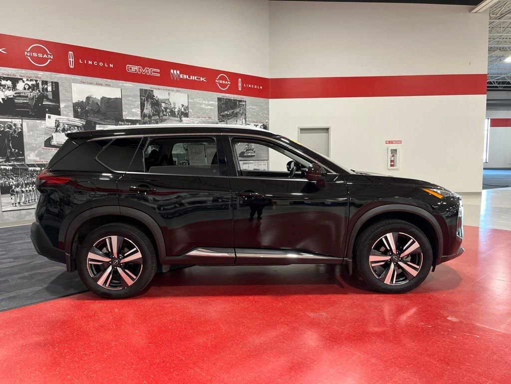 Used 2023 Nissan Rogue SL AWD/4WD image 2