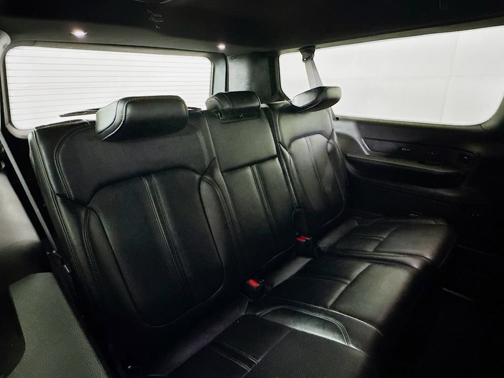 Used 2024 Jeep Wagoneer L Series II RWD image 28