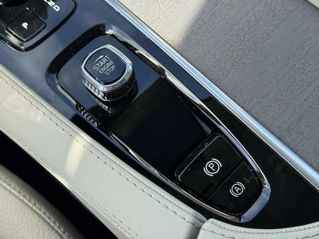 Certified 2024 Volvo XC90 T8 Plus w/ Protection Package Premier AWD/4WD image 29