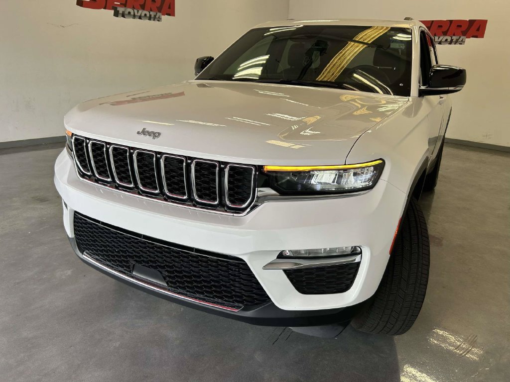 Used 2024 Jeep Grand Cherokee Limited AWD/4WD image 19