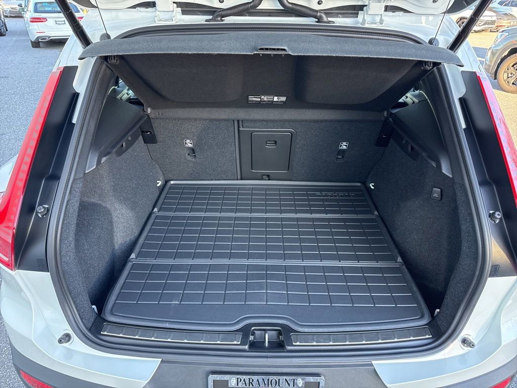 Used 2024 Volvo XC40 B5 Plus w/ Protection Package Premier image 11