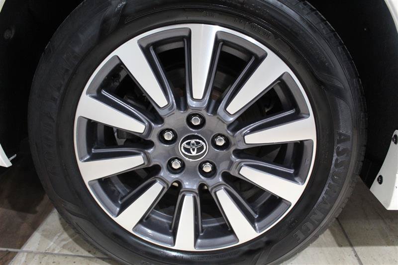 Used 2020 Toyota Sienna XLE AWD/4WD image 12