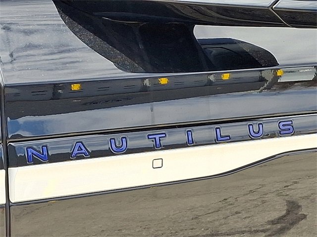 Certified 2025 Lincoln Nautilus Reserve image 30