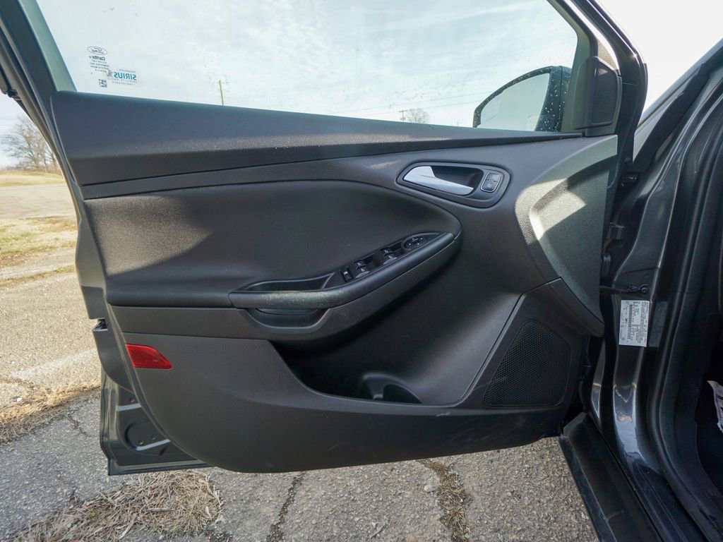Used 2017 Ford Focus SE image 16