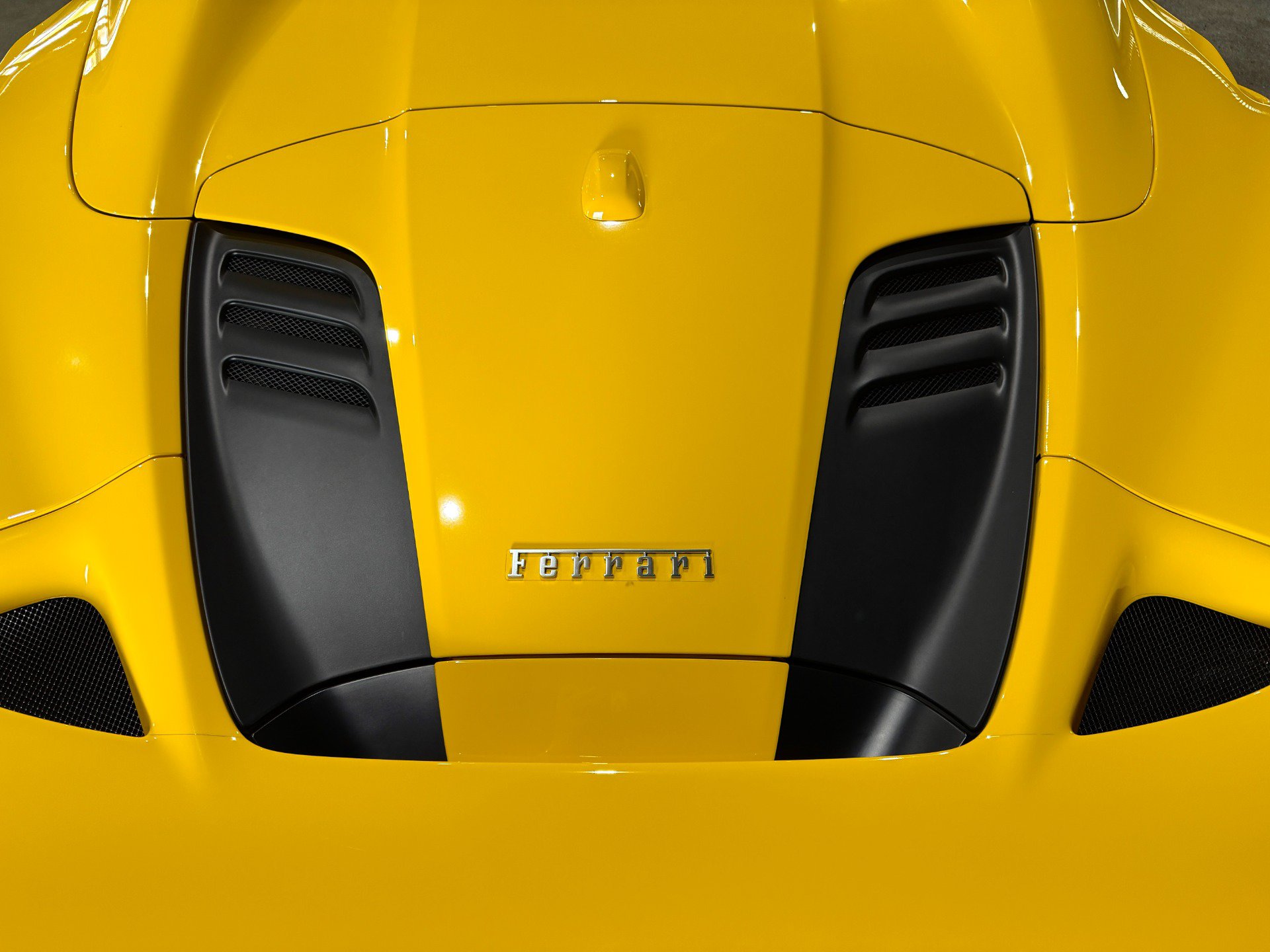 Used 2023 Ferrari F8 Tributo RWD image 30