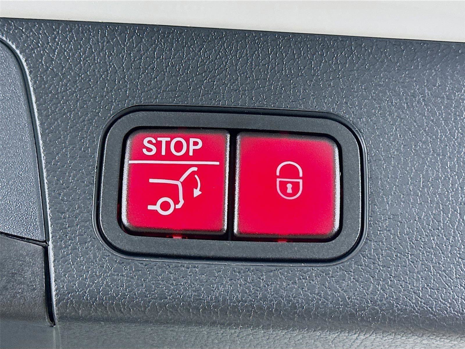 Used 2026 Mercedes-Benz GLB 250 4MATIC image 35