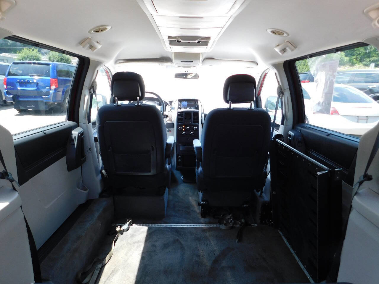 Used 2010 Dodge Grand Caravan Crew w/ Family Value Group image 17