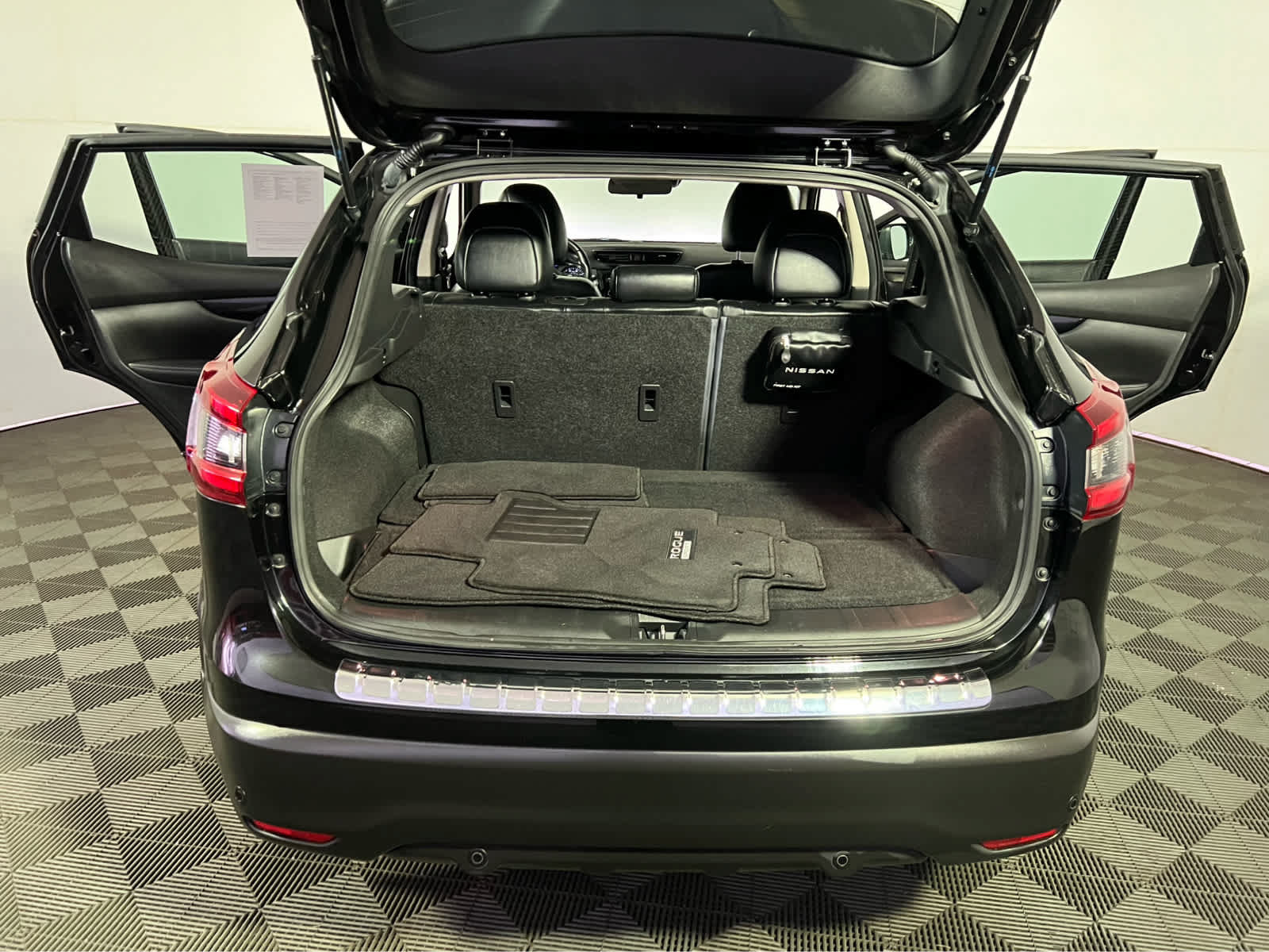 Certified 2022 Nissan Rogue Sport SL AWD/4WD image 24