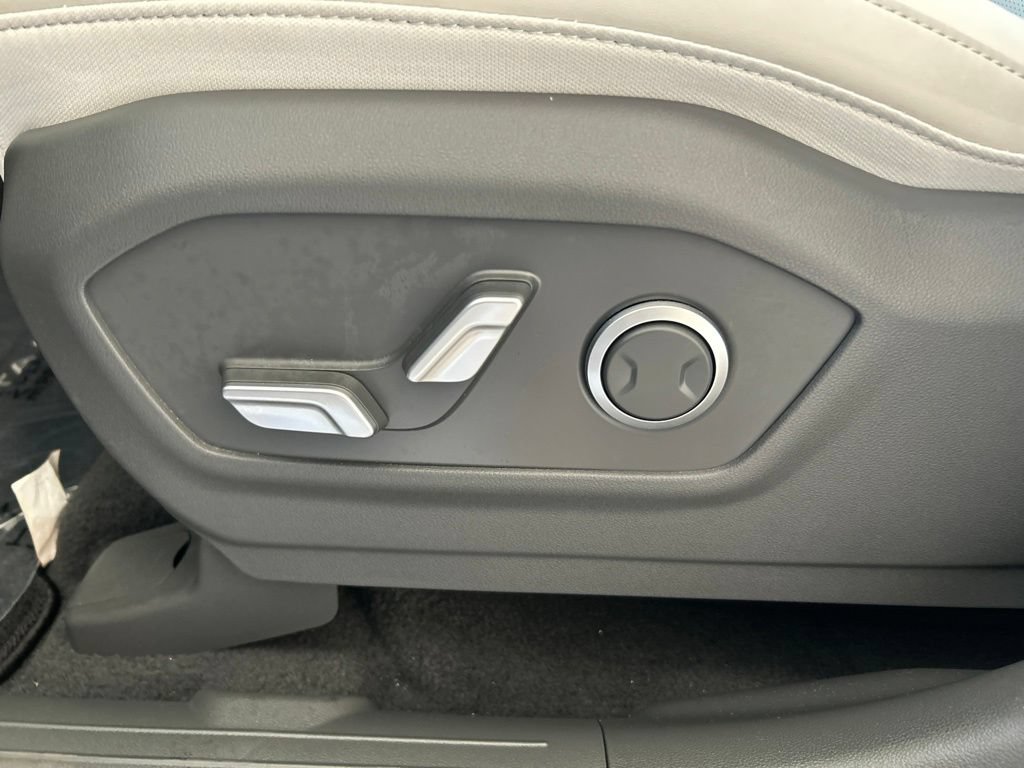 Used 2025 Hyundai Santa Fe SEL FWD image 36