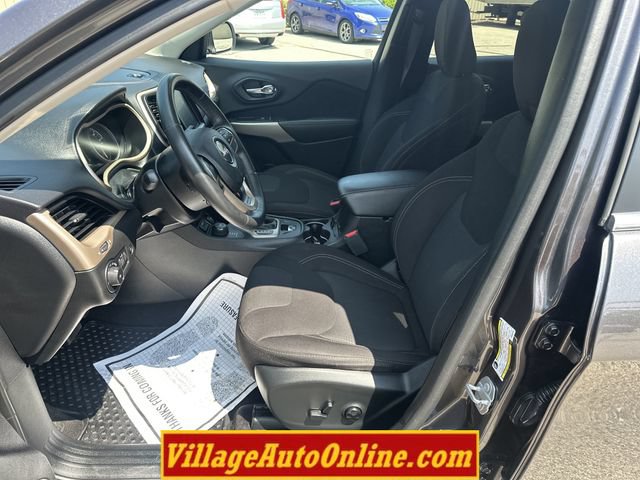 Used 2017 Jeep Cherokee Latitude w/ Comfort/Convenience Group AWD/4WD image 11
