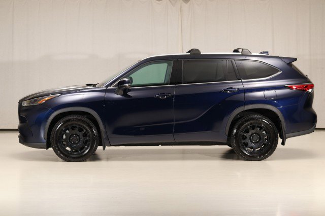 Used 2022 Toyota Highlander XLE image 1