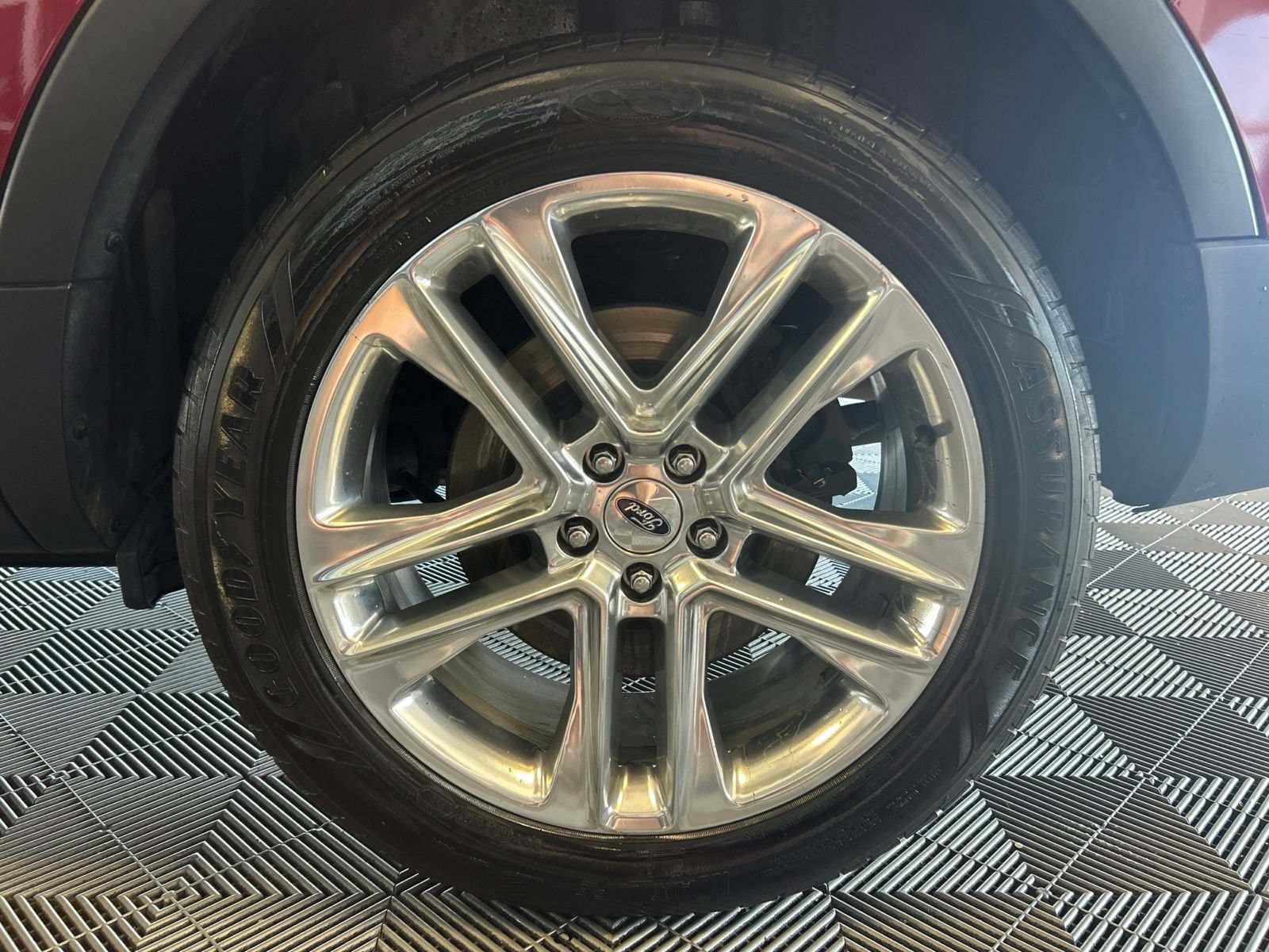 Used 2017 Ford Explorer Limited w/ Equipment Group 301A AWD/4WD image 9