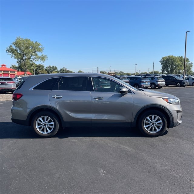 Used 2019 Kia Sorento LX image 3
