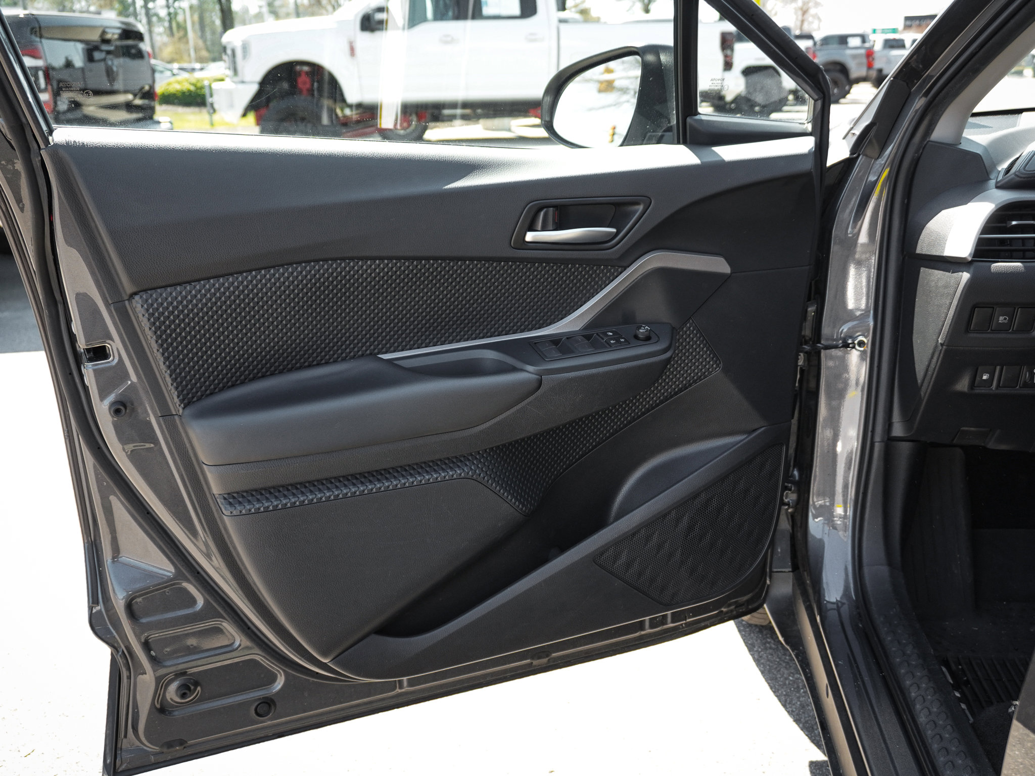 Used 2020 Toyota C-HR LE image 14