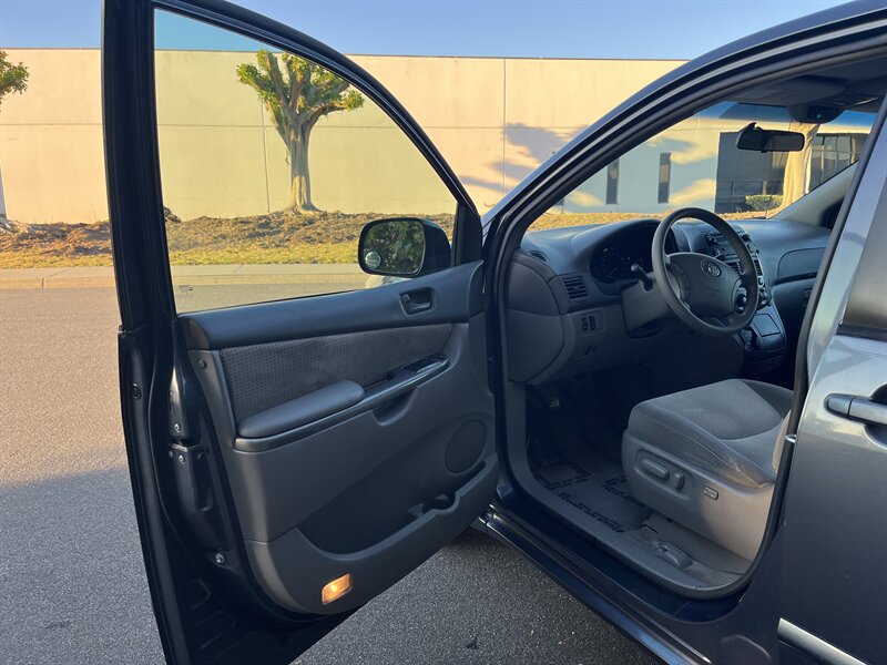 Used 2006 Toyota Sienna LE FWD image 10
