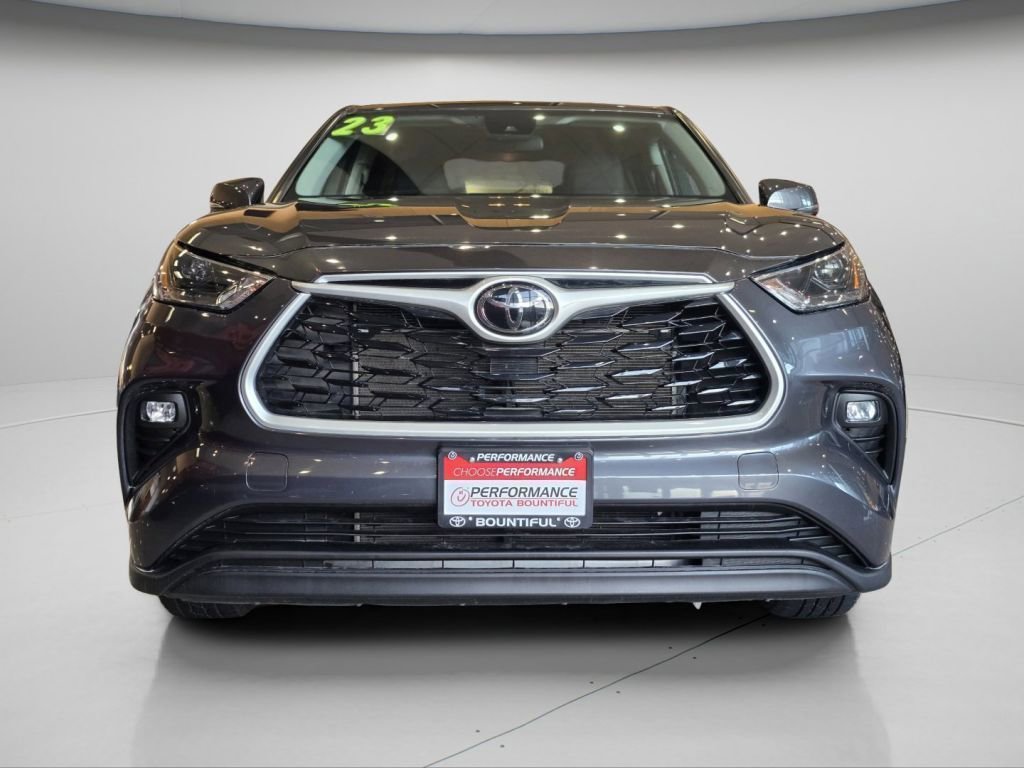 Used 2023 Toyota Highlander LE video 2