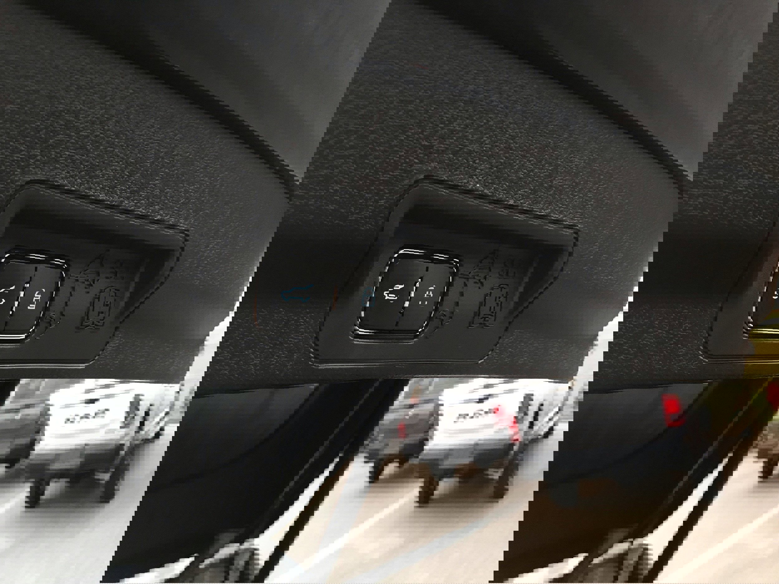 Used 2022 Ford Explorer XLT image 25