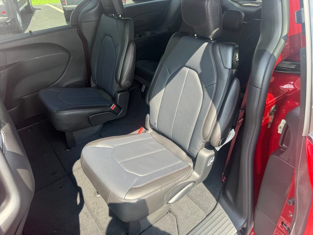 New 2027 Chrysler Pacifica Select FWD image 32