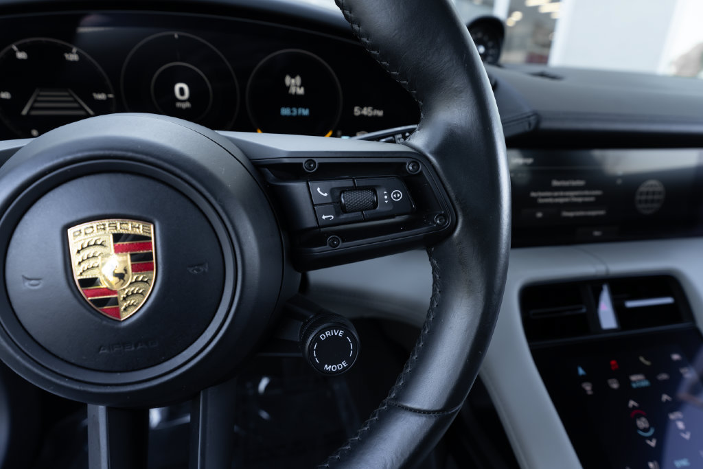 Used 2022 Porsche Taycan 4S AWD/4WD image 26