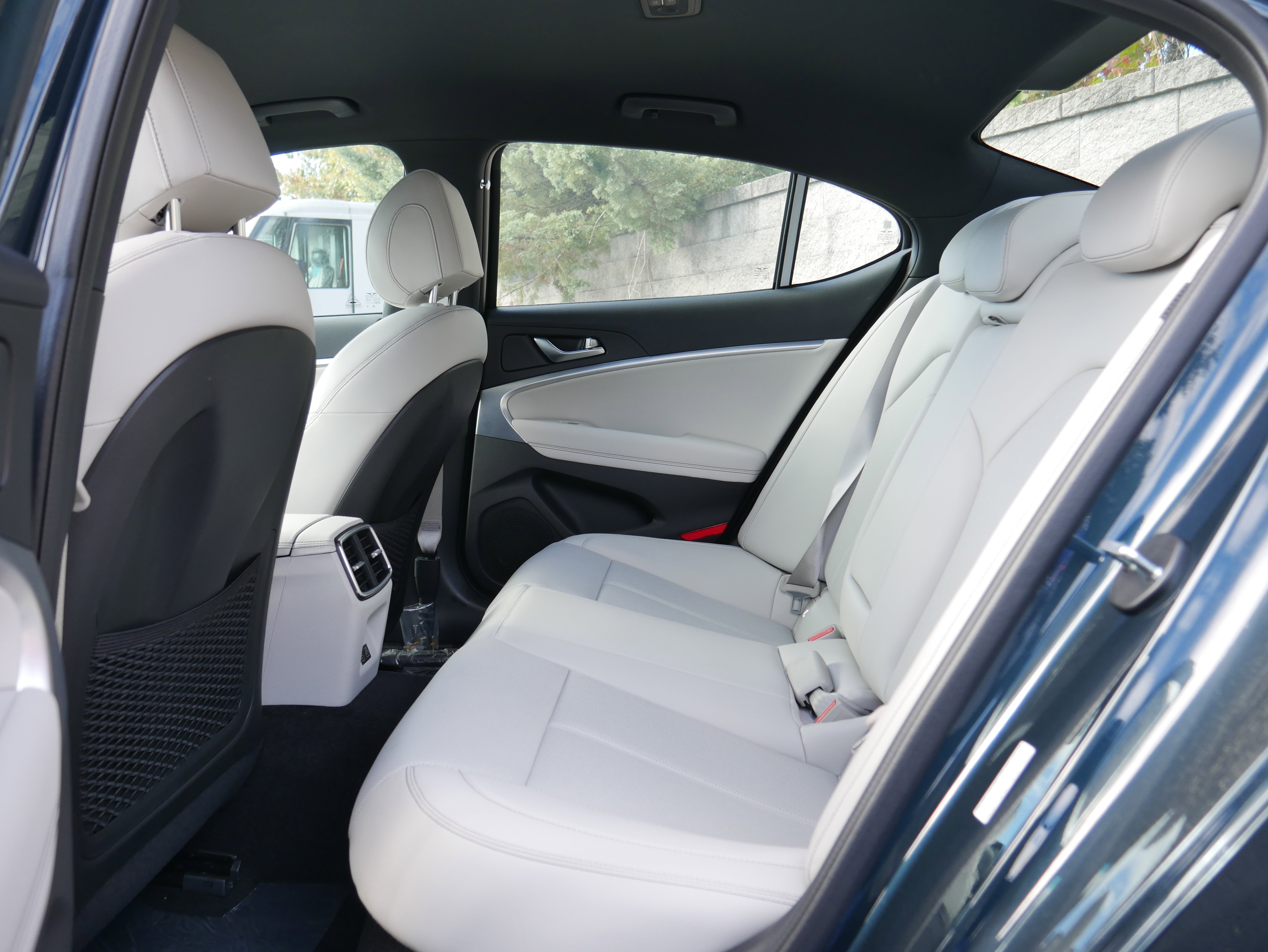 Used 2025 Genesis G70 2.5T image 14