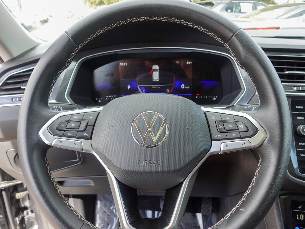 Used 2023 Volkswagen Tiguan SE FWD image 12