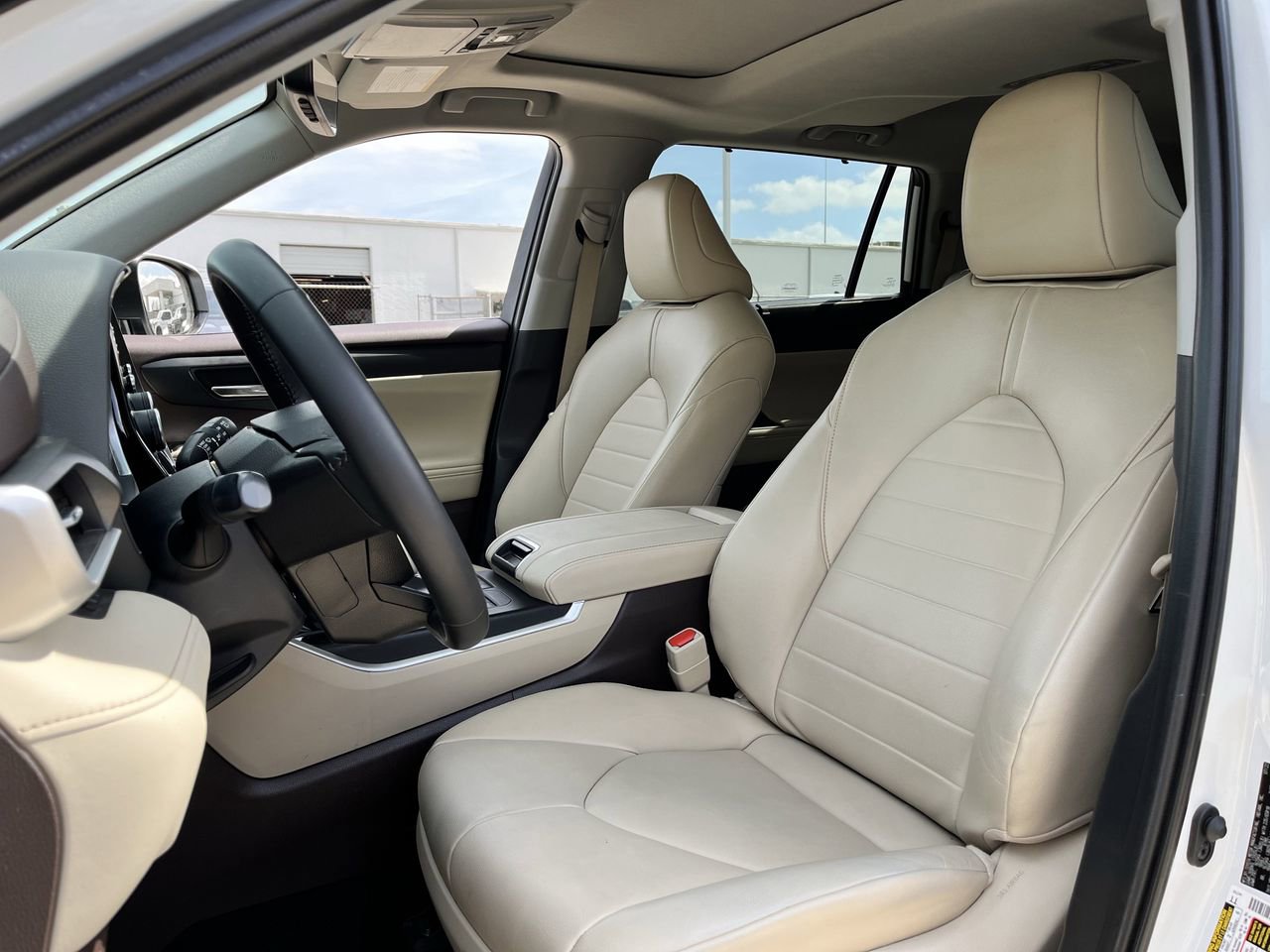 Used 2022 Toyota Highlander XLE image 23