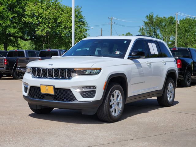 Certified 2023 Jeep Grand Cherokee Limited w/ Luxury Tech Group II RWD image 3
