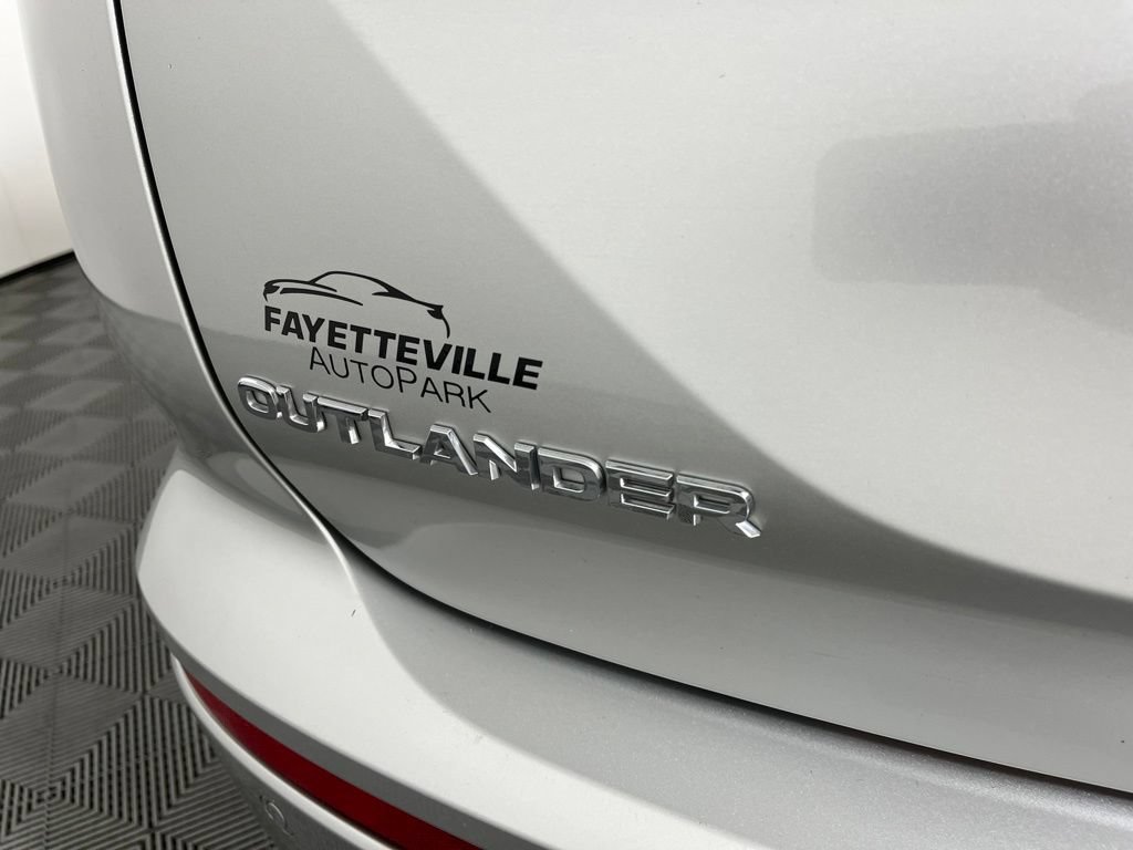 Used 2025 Mitsubishi Outlander SE AWD/4WD image 5