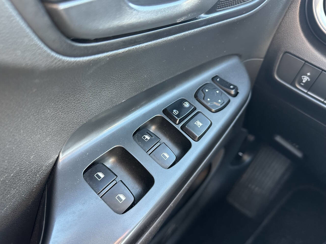 Used 2023 Hyundai Kona SE image 18