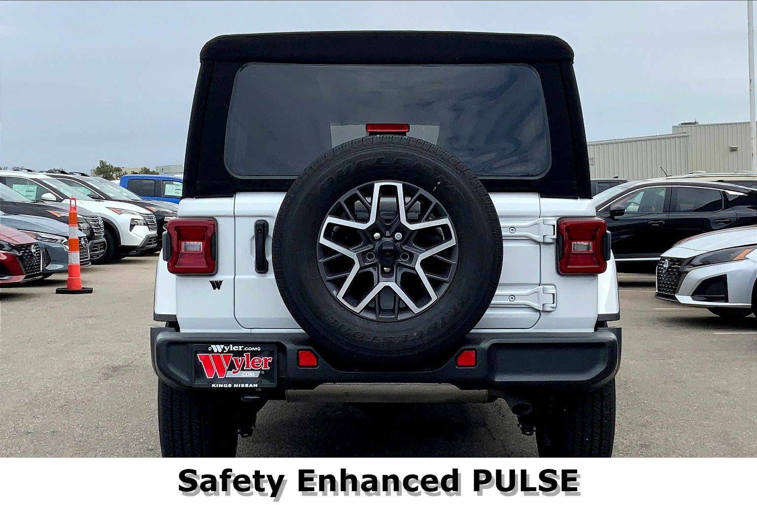 Used 2024 Jeep Wrangler Sahara image 3
