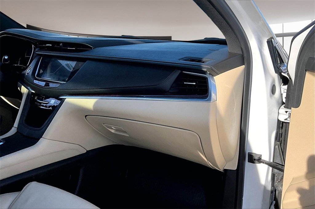 Used 2018 Cadillac XT5 Premium Luxury w/ Driver Assist Package image 16