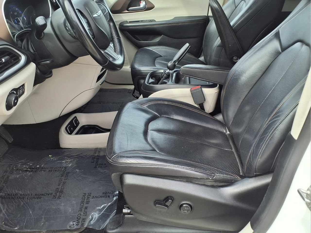 Used 2018 Chrysler Pacifica Touring-L FWD image 13