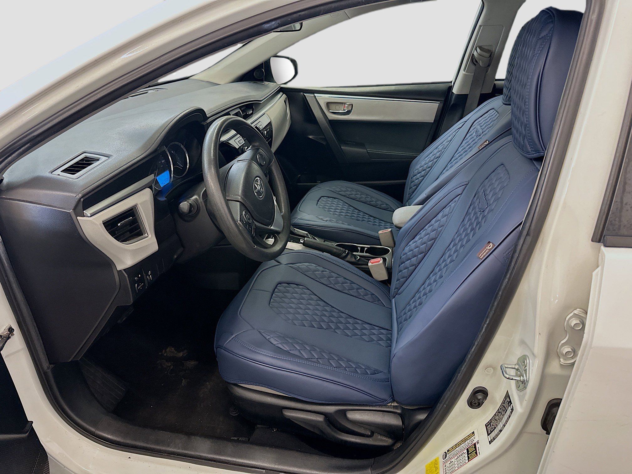 Used 2015 Toyota Corolla LE FWD image 13