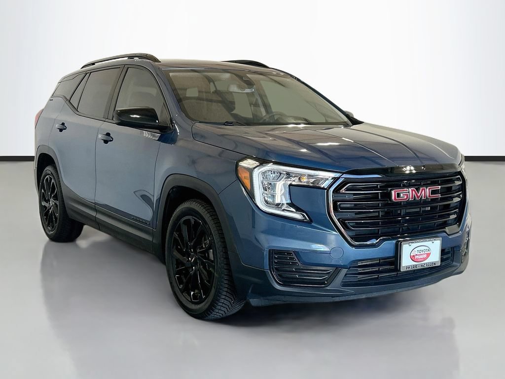Used 2024 GMC Terrain SLE w/ Driver Convenience Package FWD image 3